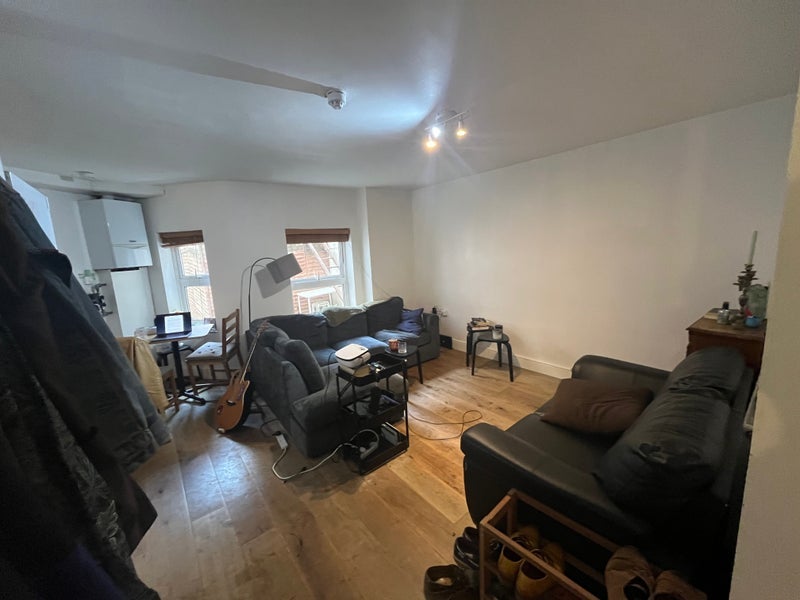Room High Street in Greater London