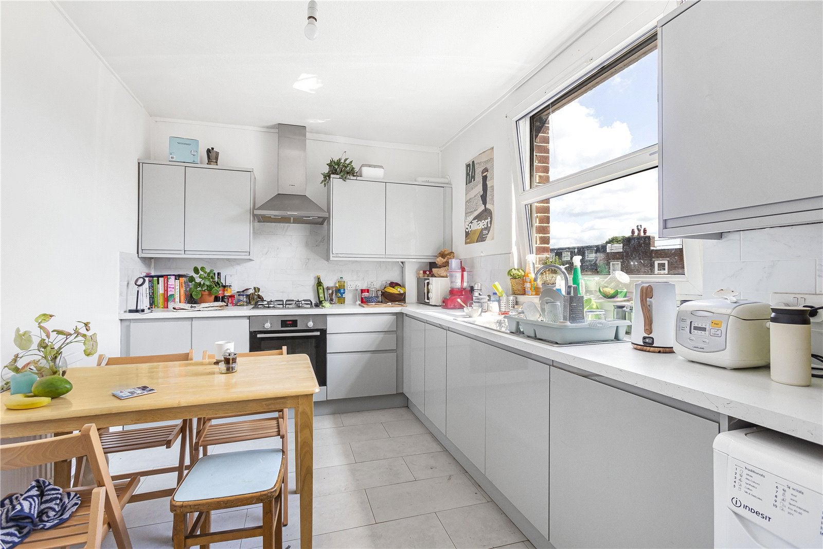 Flat Mapledene Estate in Greater London