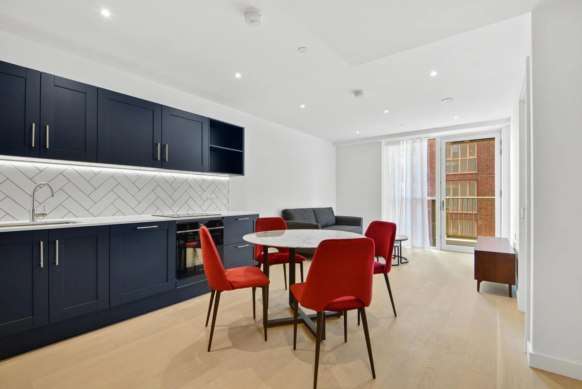 Flat Fulton Road in Greater London