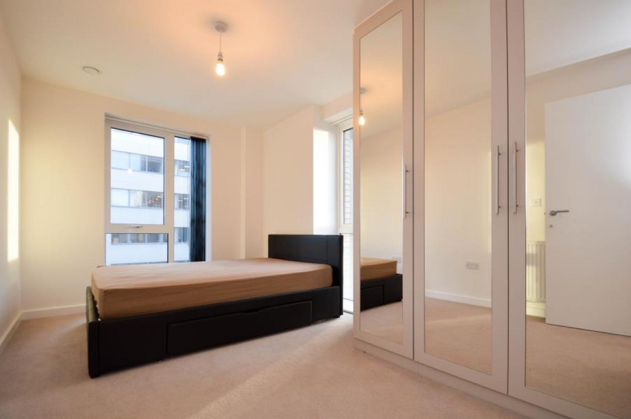 Flat Ragstone Road in Slough