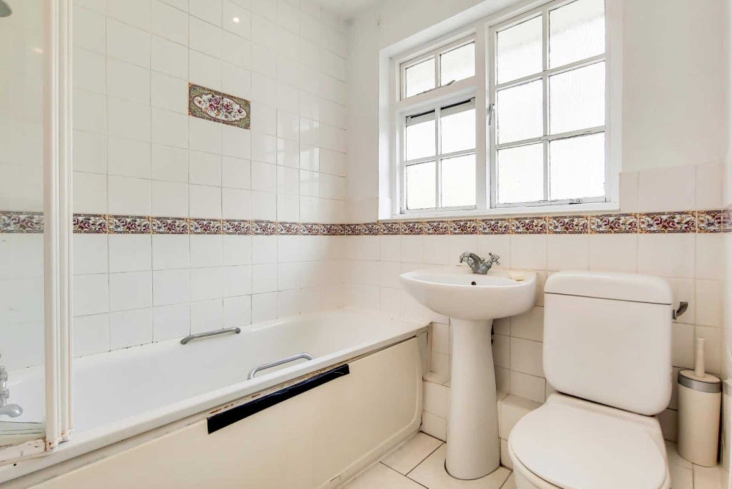 Flat Cedar Gardens in Greater London