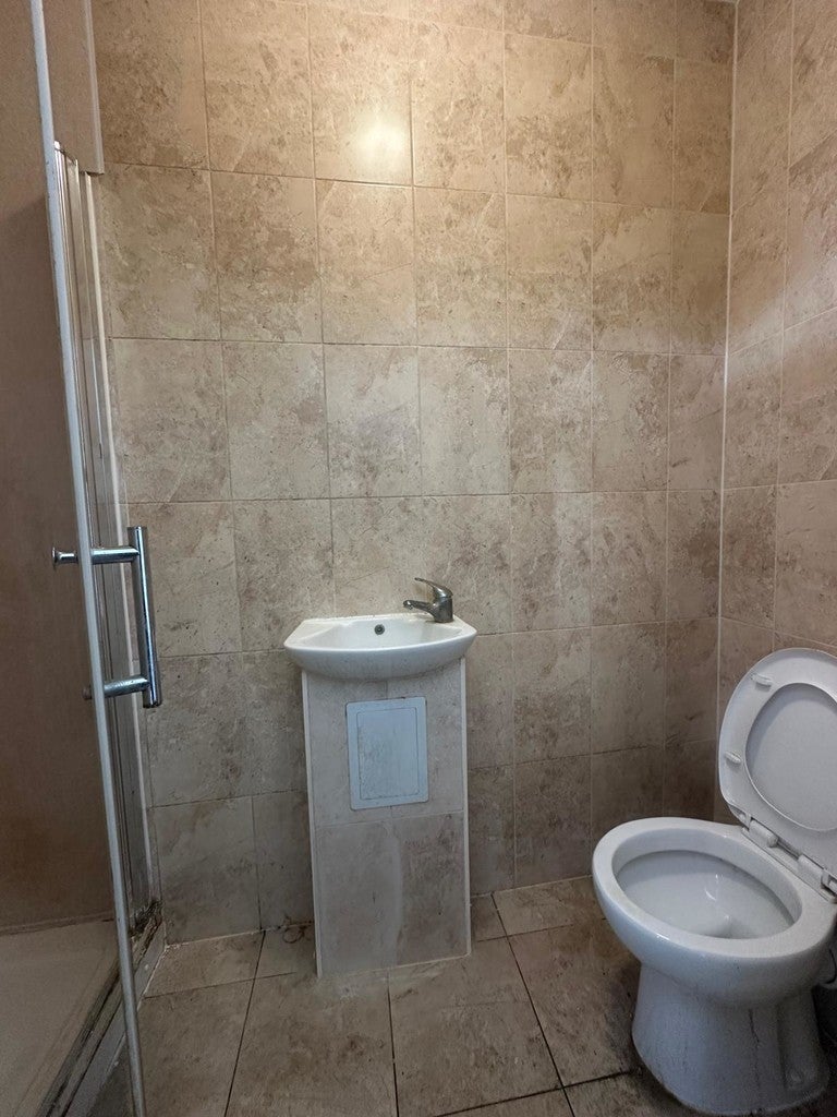 Flat Wakering Road in Greater London