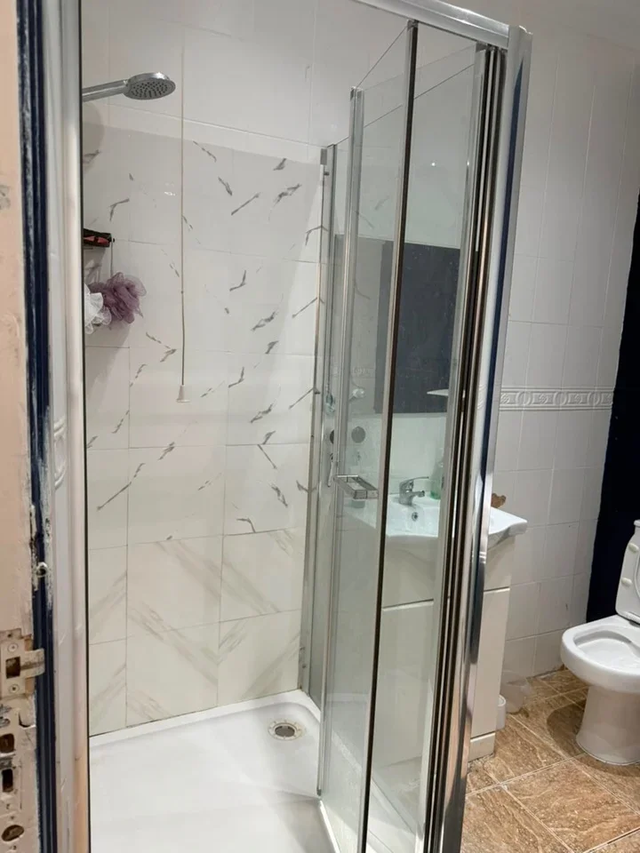 Room Holmwood Road in Greater London