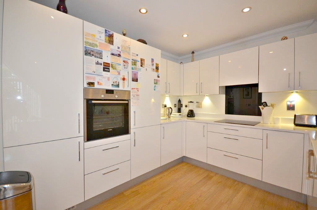 Flat Windsor Lane in Slough
