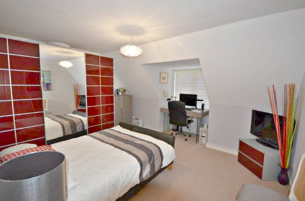 Flat Windsor Lane in Slough