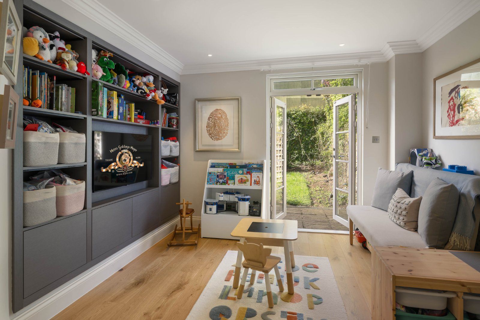 House Somerset Square in Greater London