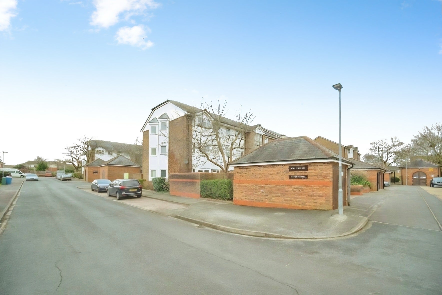 Flat Barn Owl Drive in Bracknell