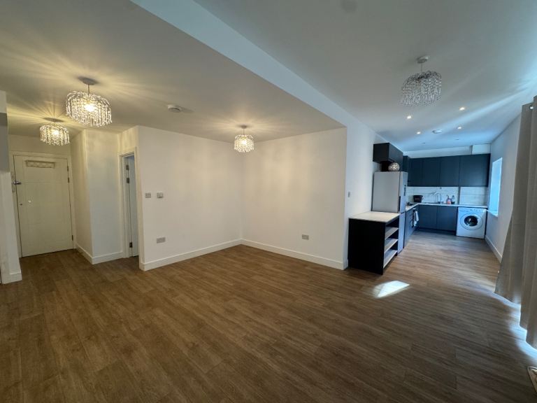 Flat Brenley Close in Greater London