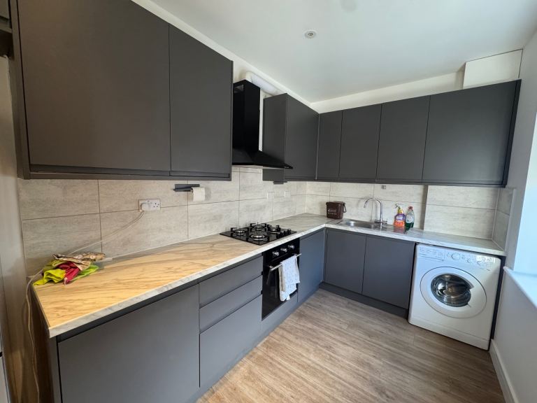 Flat Brenley Close in Greater London