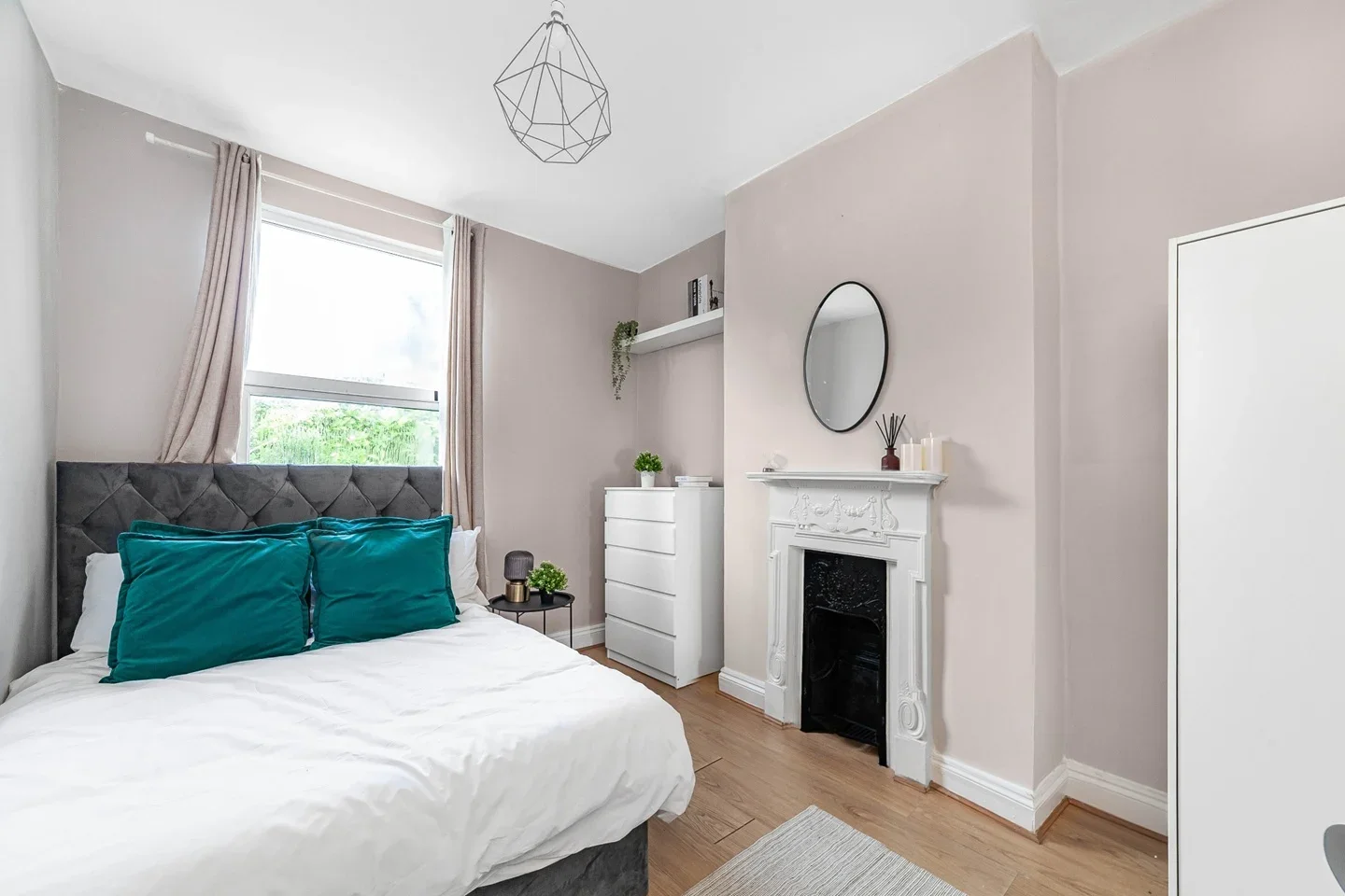 Room Galloway Road in Greater London