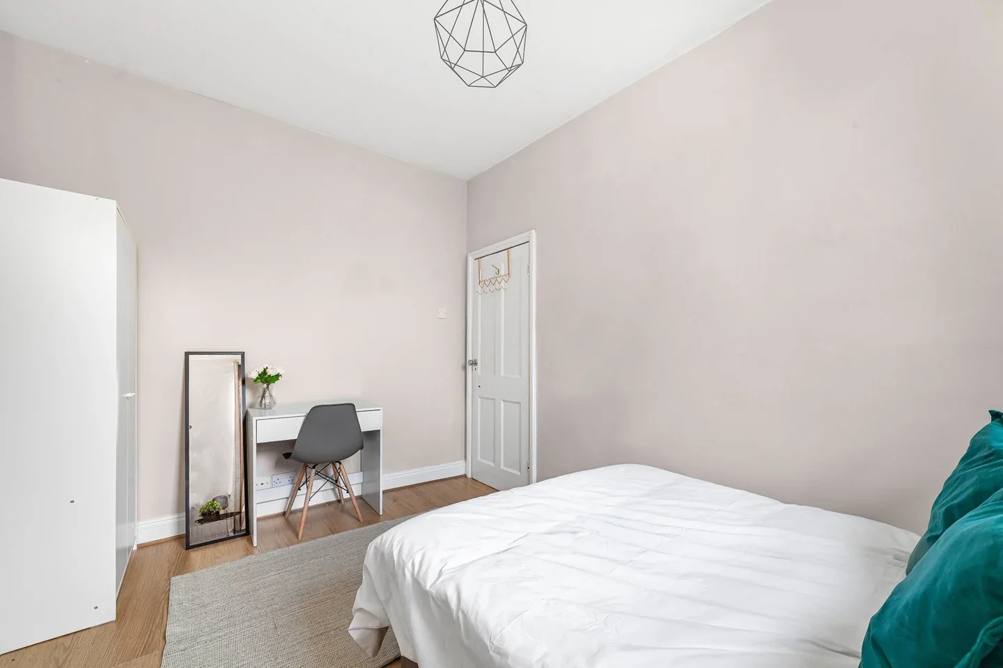 Room Galloway Road in Greater London