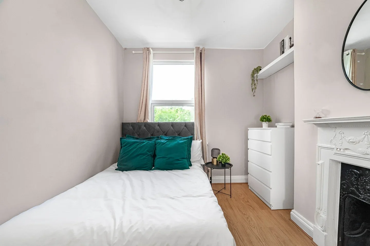 Room Galloway Road in Greater London