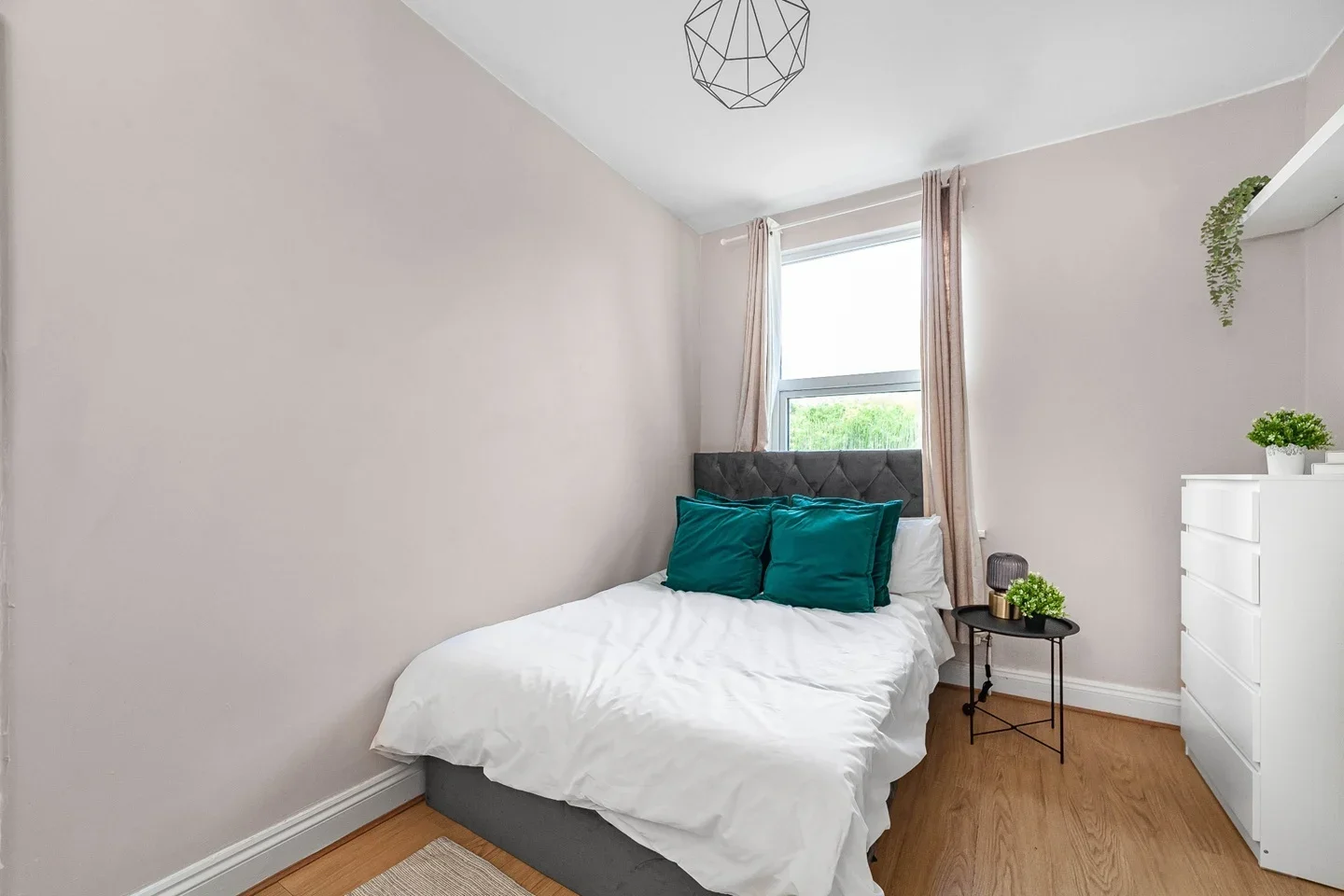Room Galloway Road in Greater London