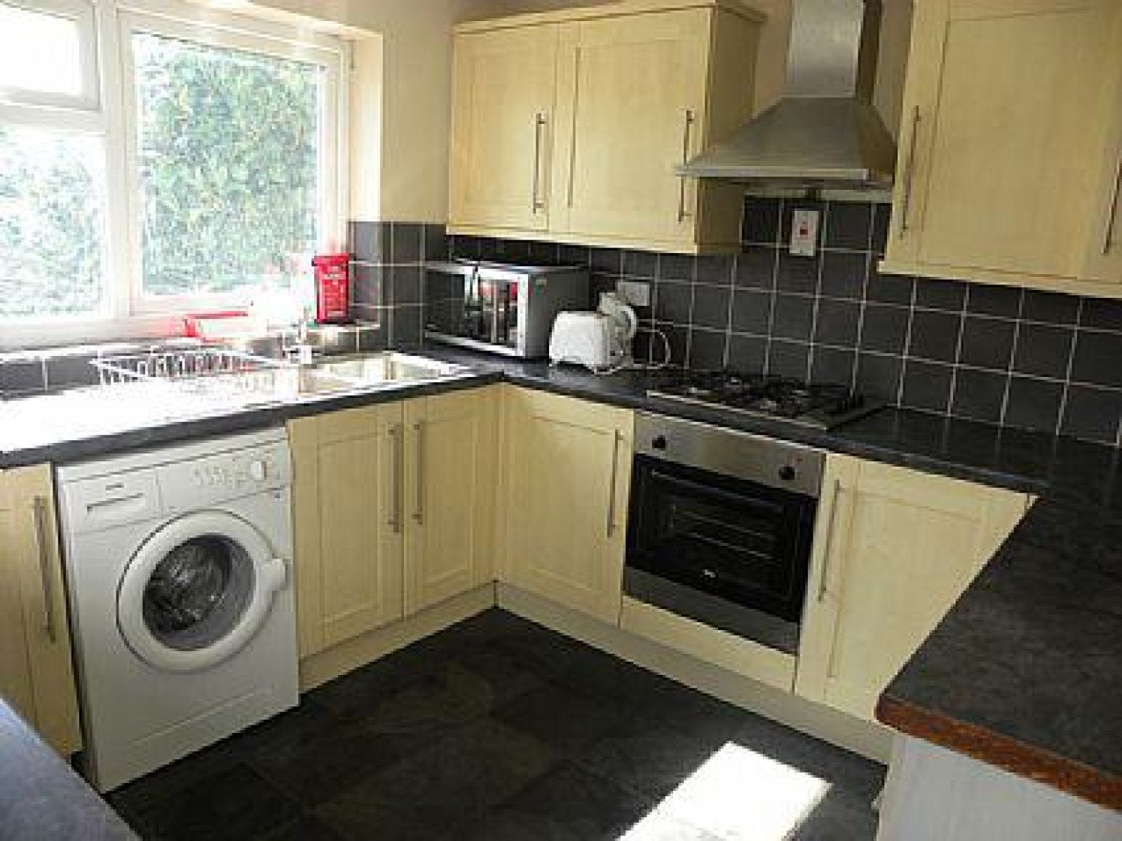 Room Broad Oak Road in Canterbury