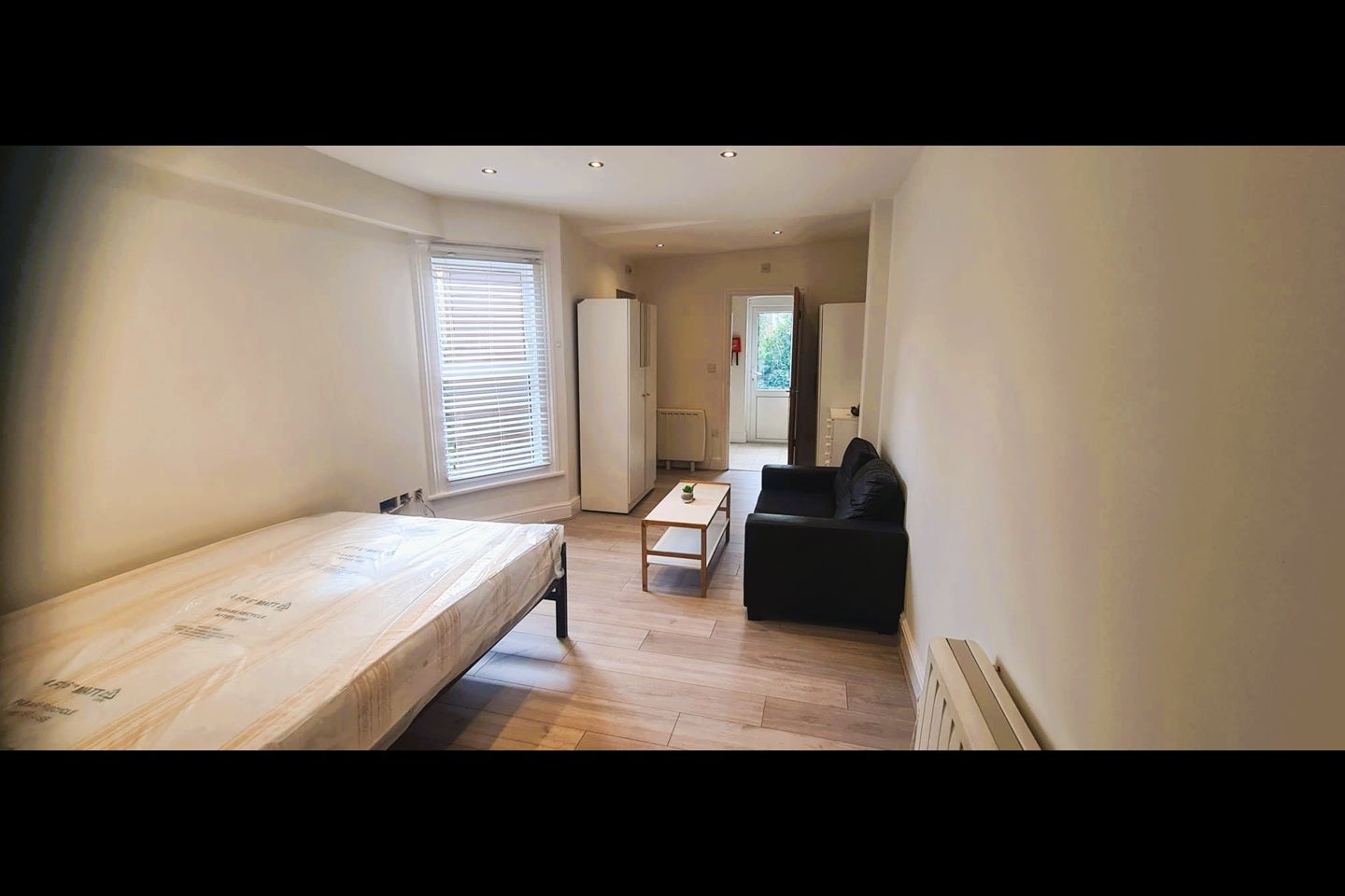 Flat Alexandra Park Road in Greater London