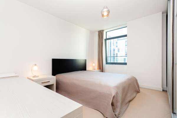 Flat Scarlet Close in Greater London