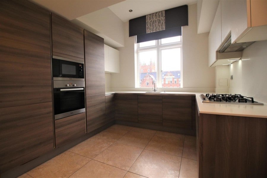 Flat Royal Connaught Drive in Hertsmere