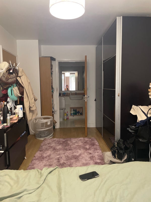 Room Grant Square in Greater London