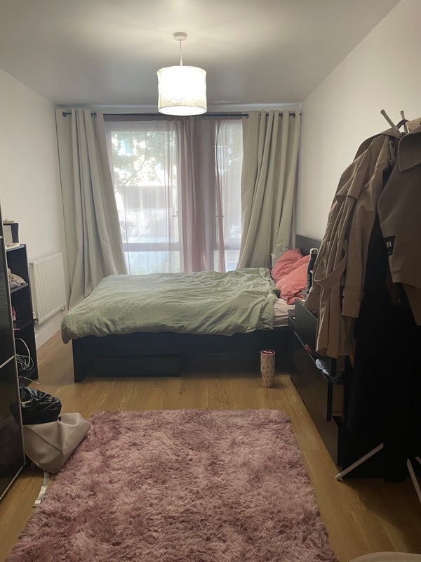 Room Grant Square in Greater London