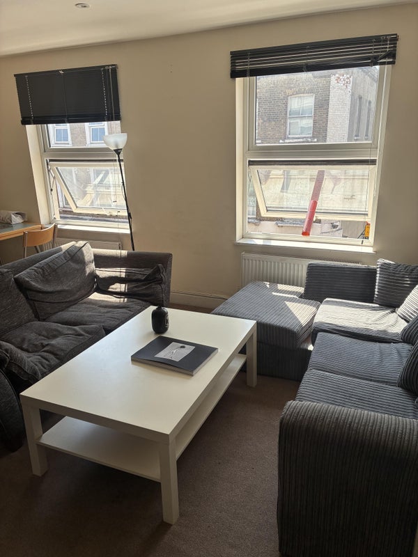 Room Battersea Park Road in Greater London