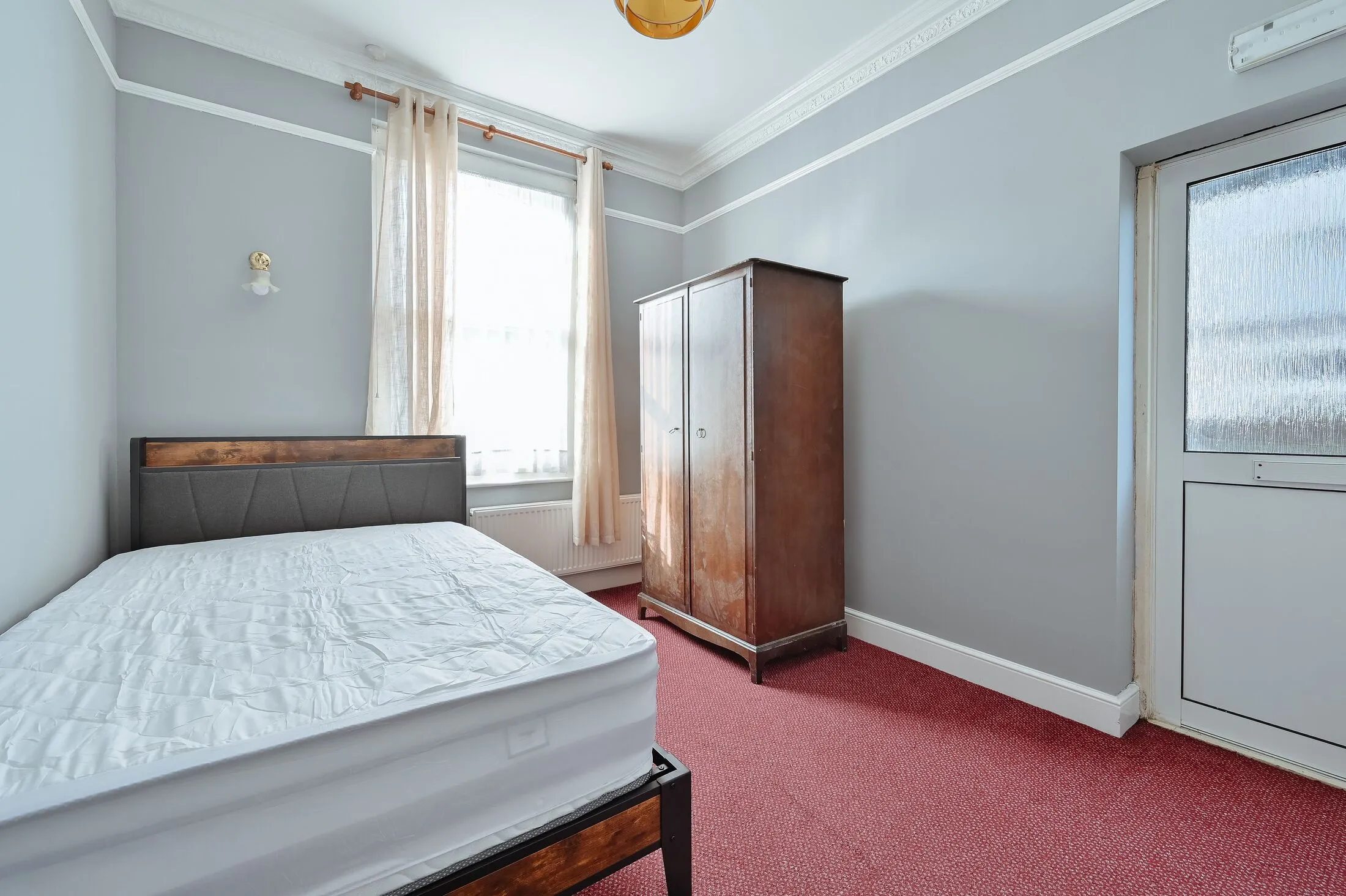 Room Bushey Grove Road in Hertsmere