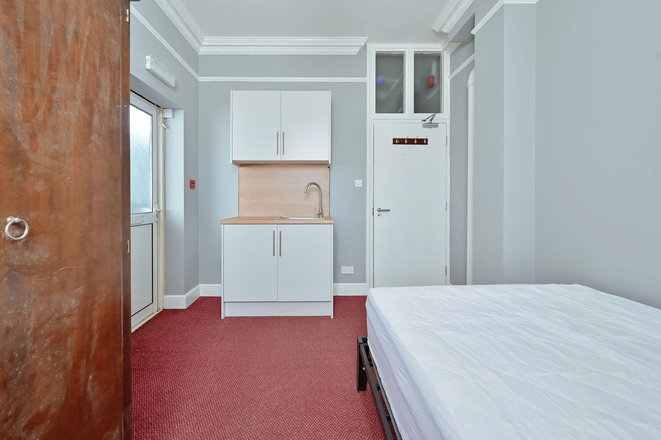 Room Bushey Grove Road in Hertsmere