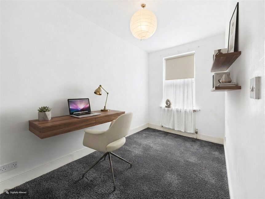 Flat Theobald Road in Greater London