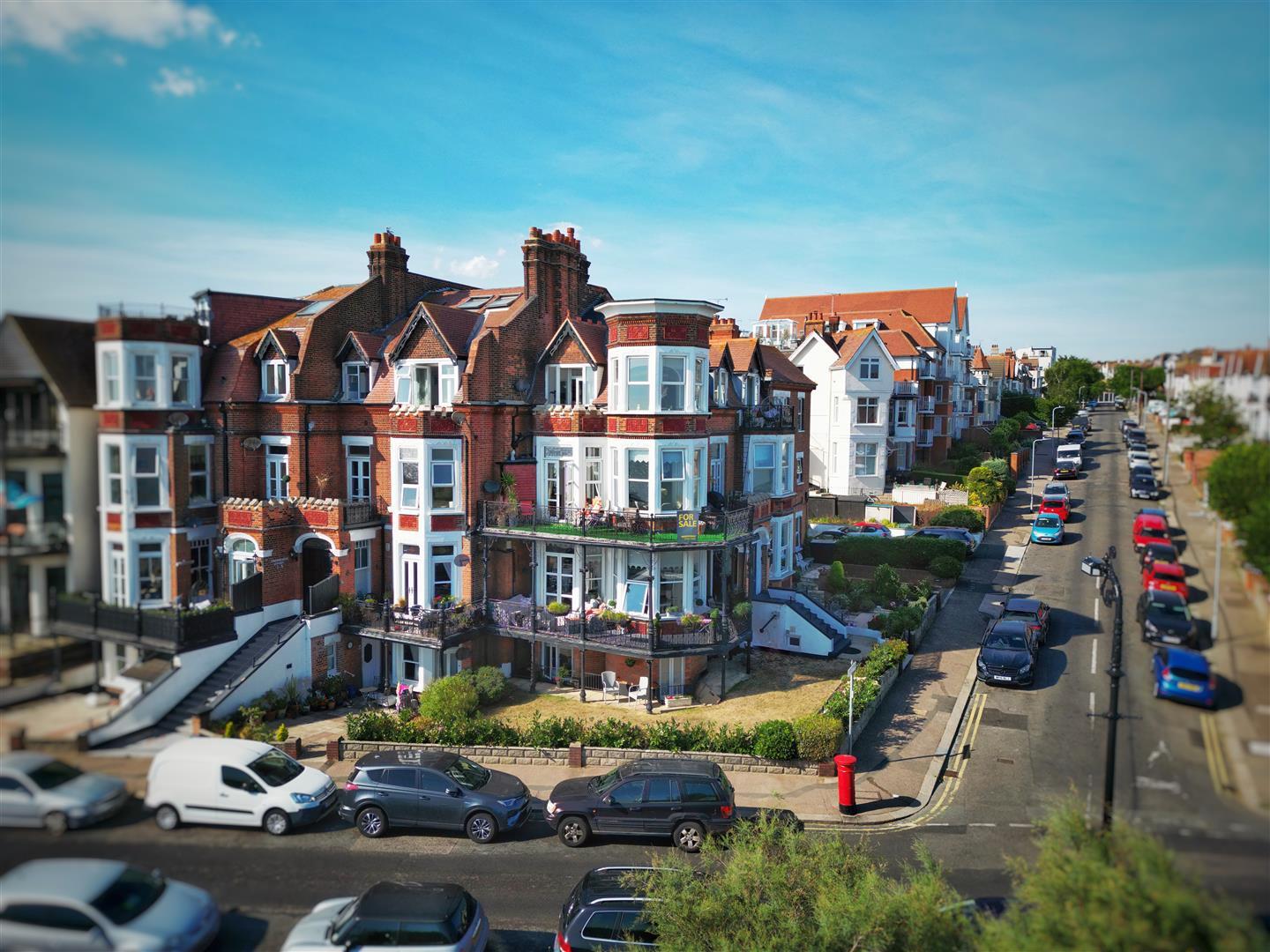 Flat The Leas in Southend-on-Sea