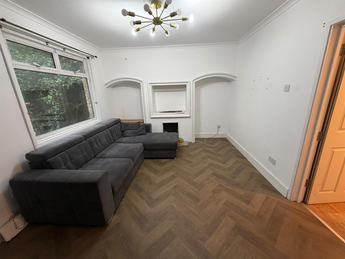 House Gooseley Lane in Greater London