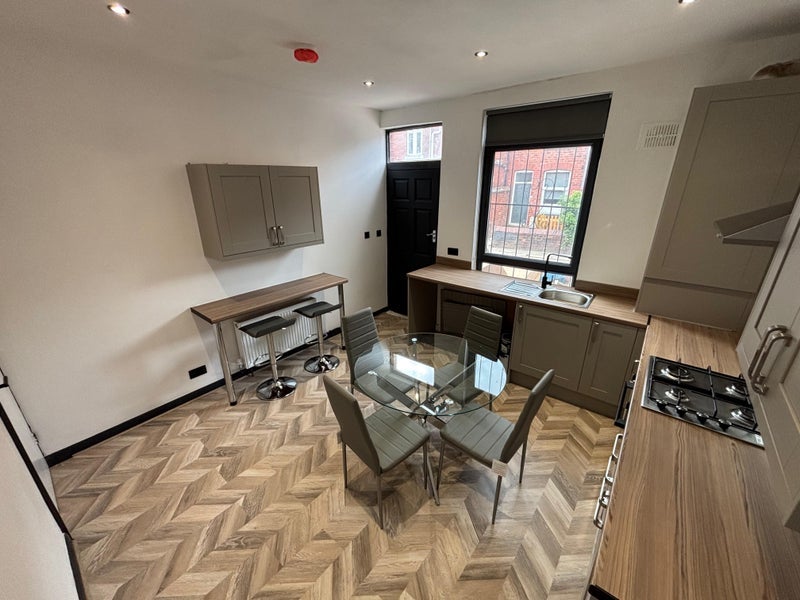 Room Welton Place in Leeds