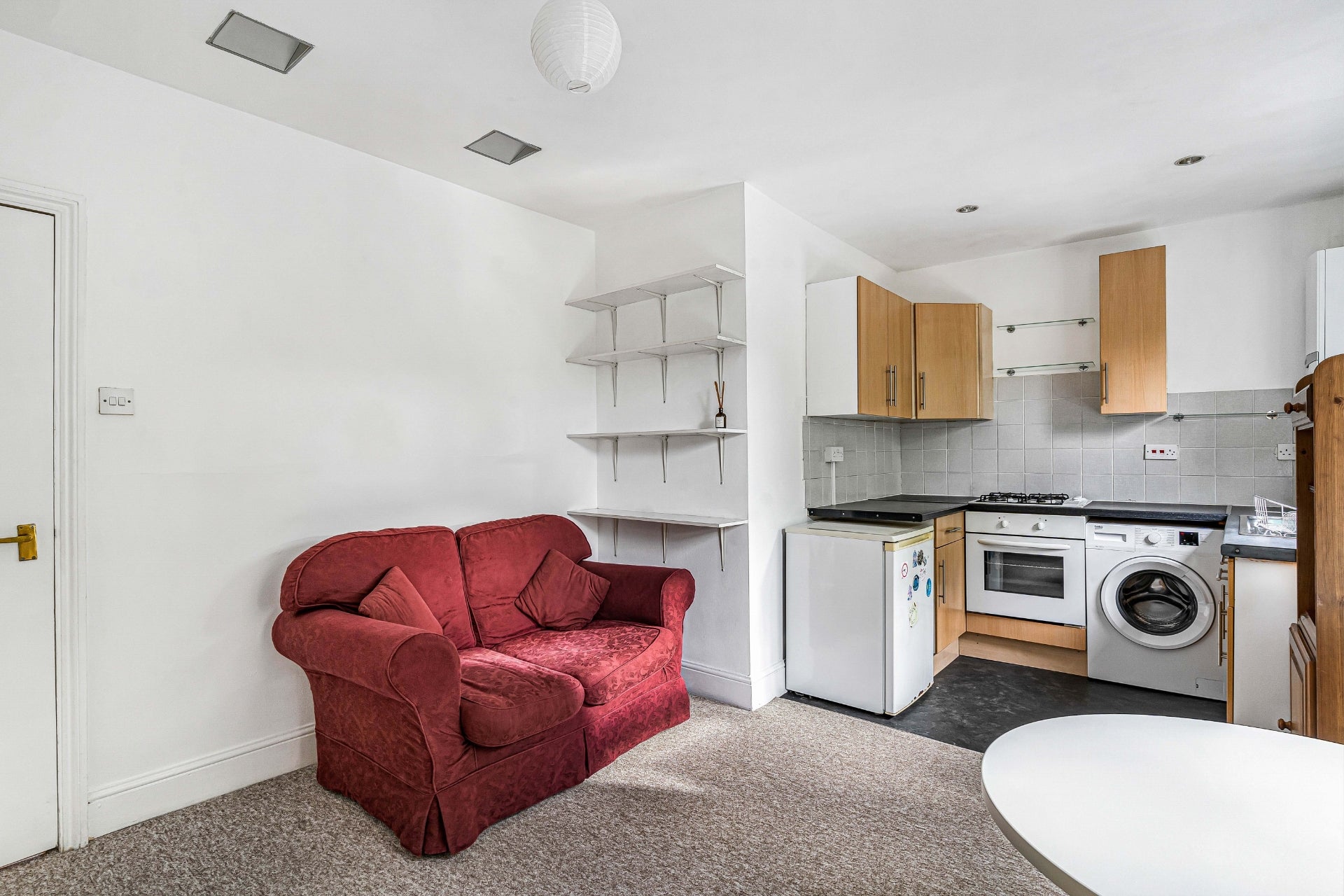 Flat Kingsland Road in Greater London