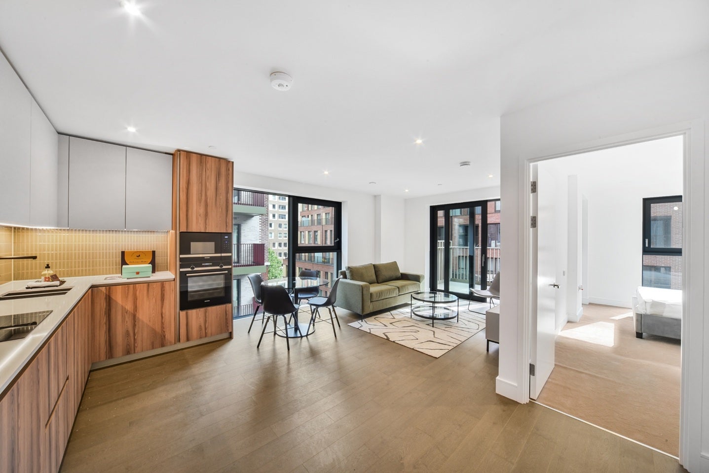 Flat Sayer Street in Greater London