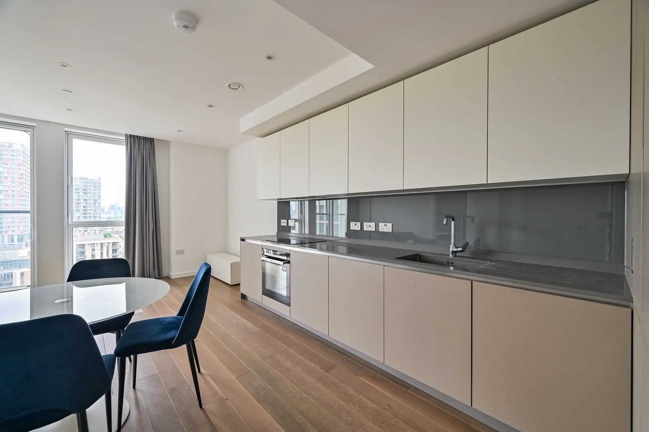 Flat Fortunes Walk in Greater London