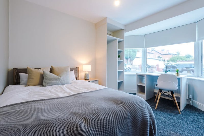 Room Holcombe Road in Manchester