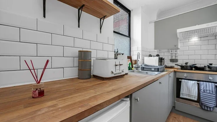 Flat Bartholomew Close in City of London