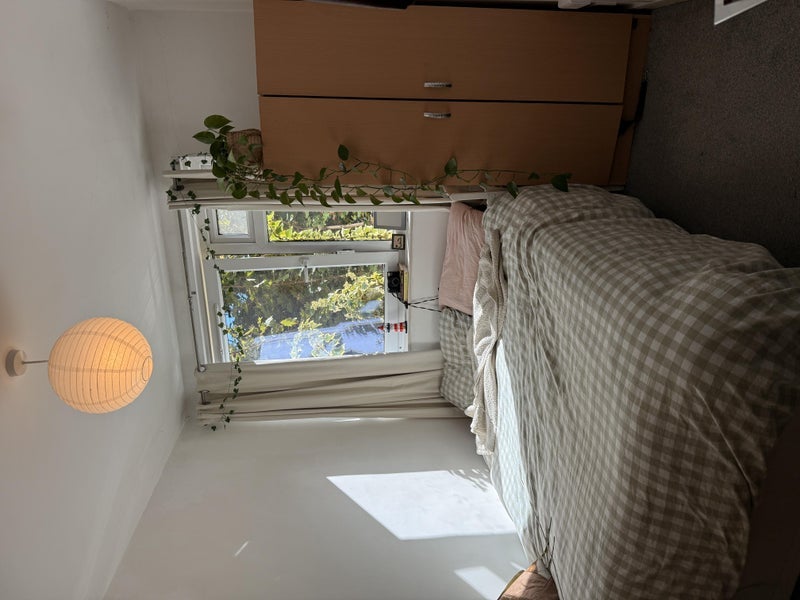 Room St George's Road in Greater London