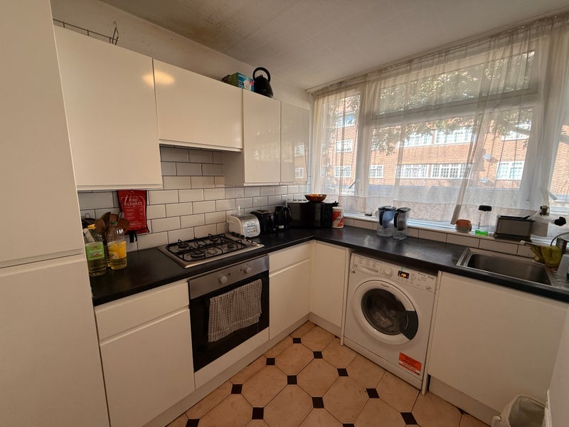 Room St George's Road in Greater London