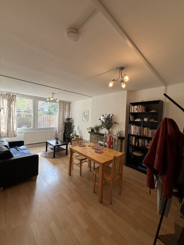 Room St George's Road in Greater London