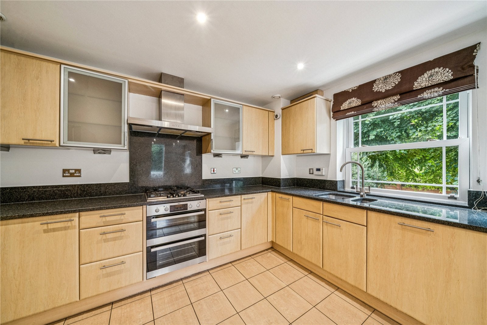 House Courtlands Avenue in Greater London