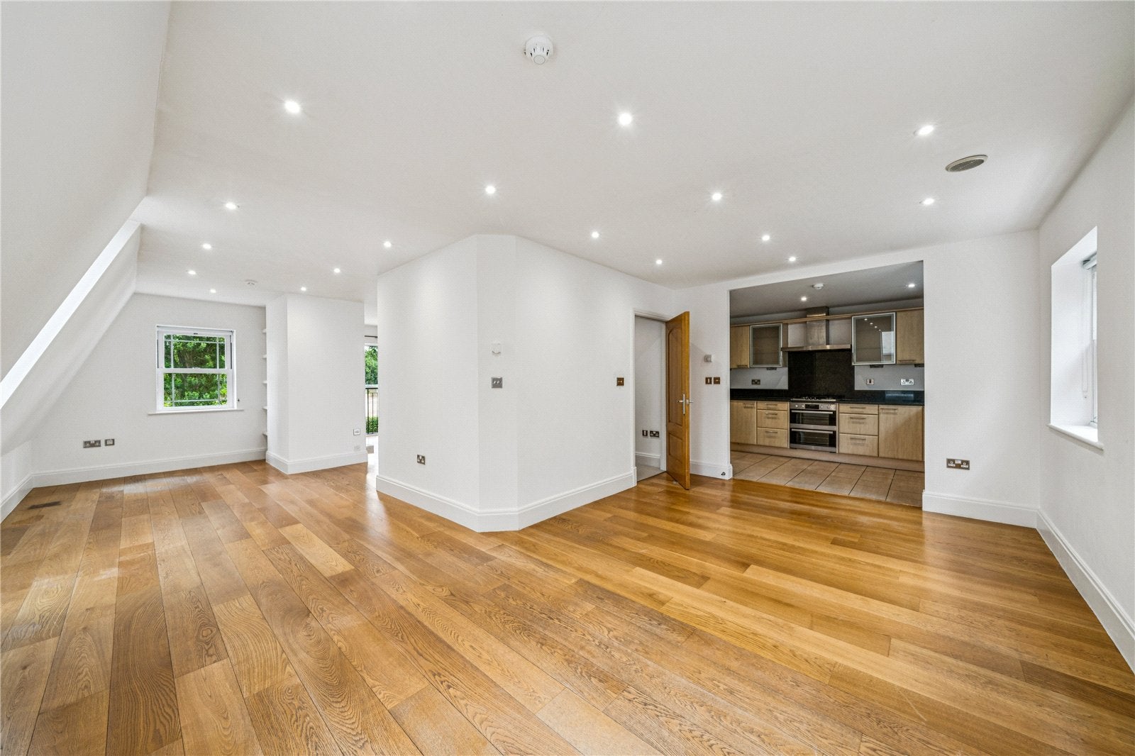 House Courtlands Avenue in Greater London