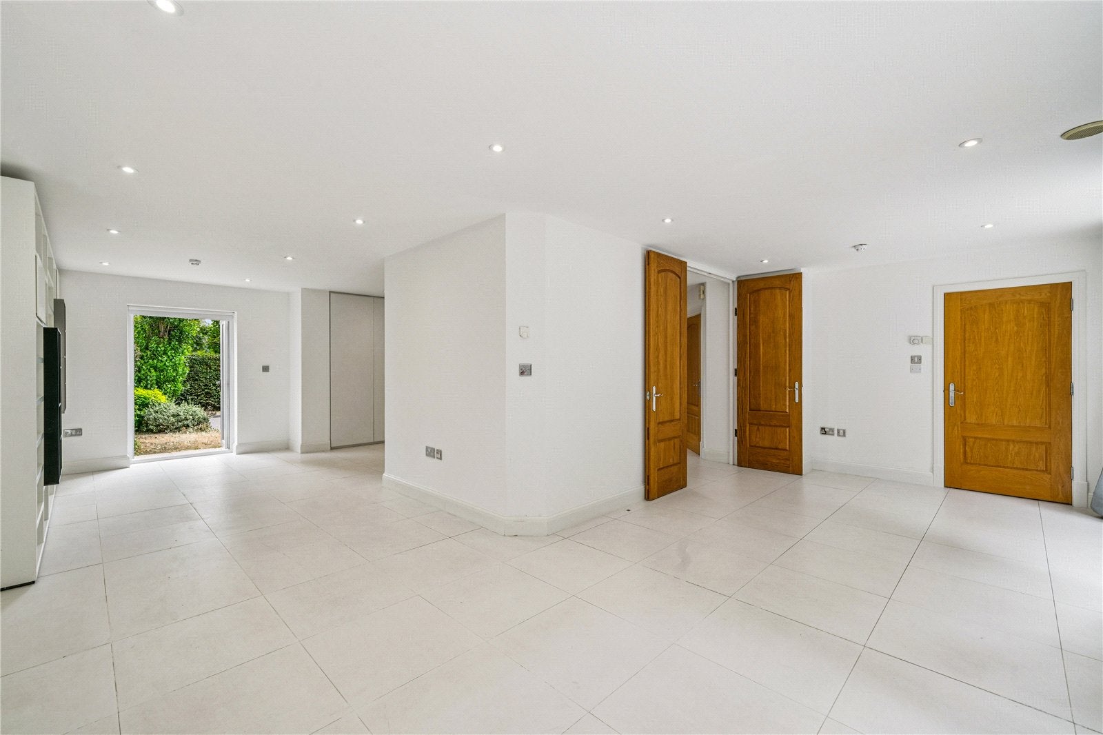 House Courtlands Avenue in Greater London
