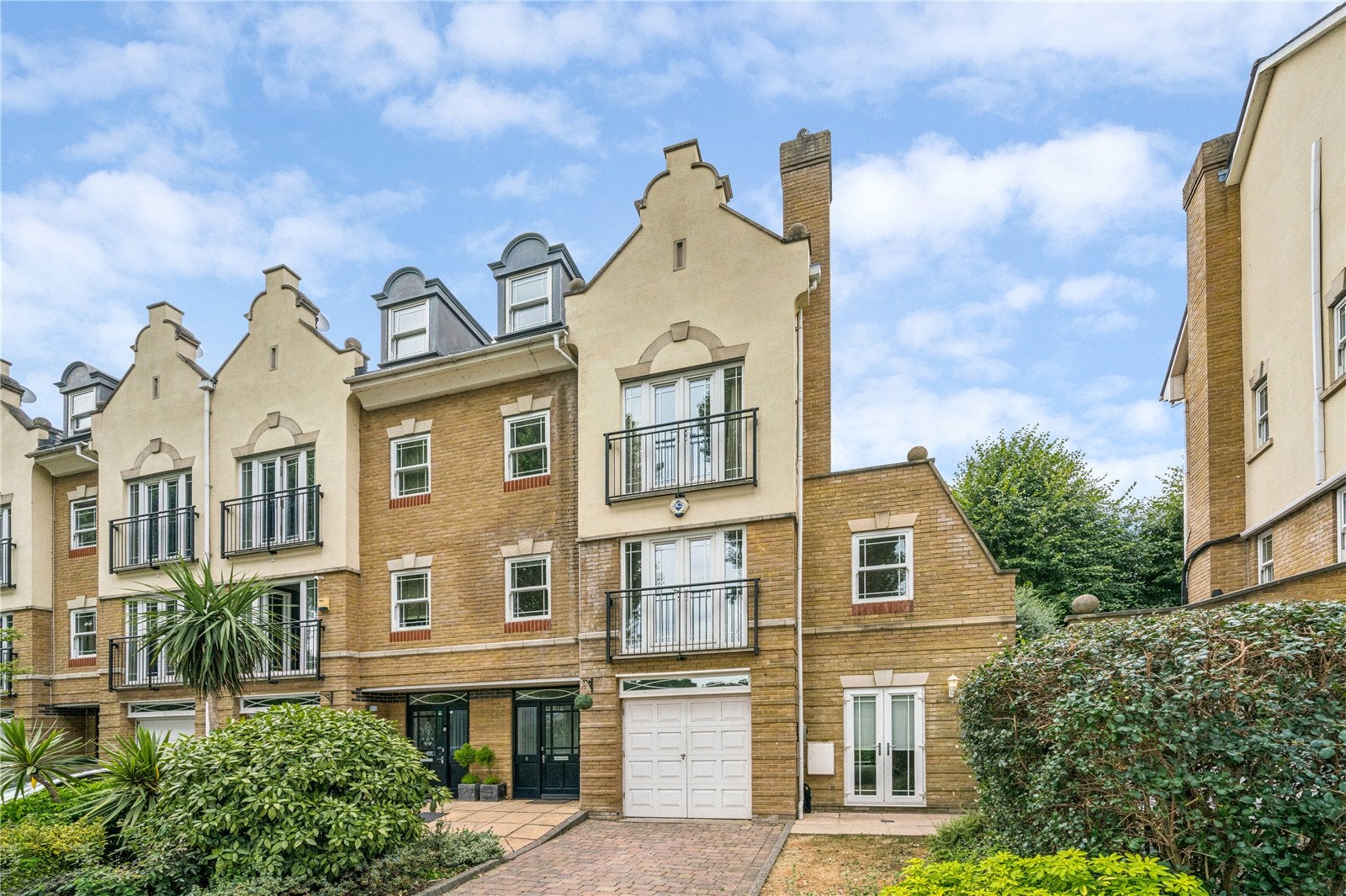 House Courtlands Avenue in Greater London