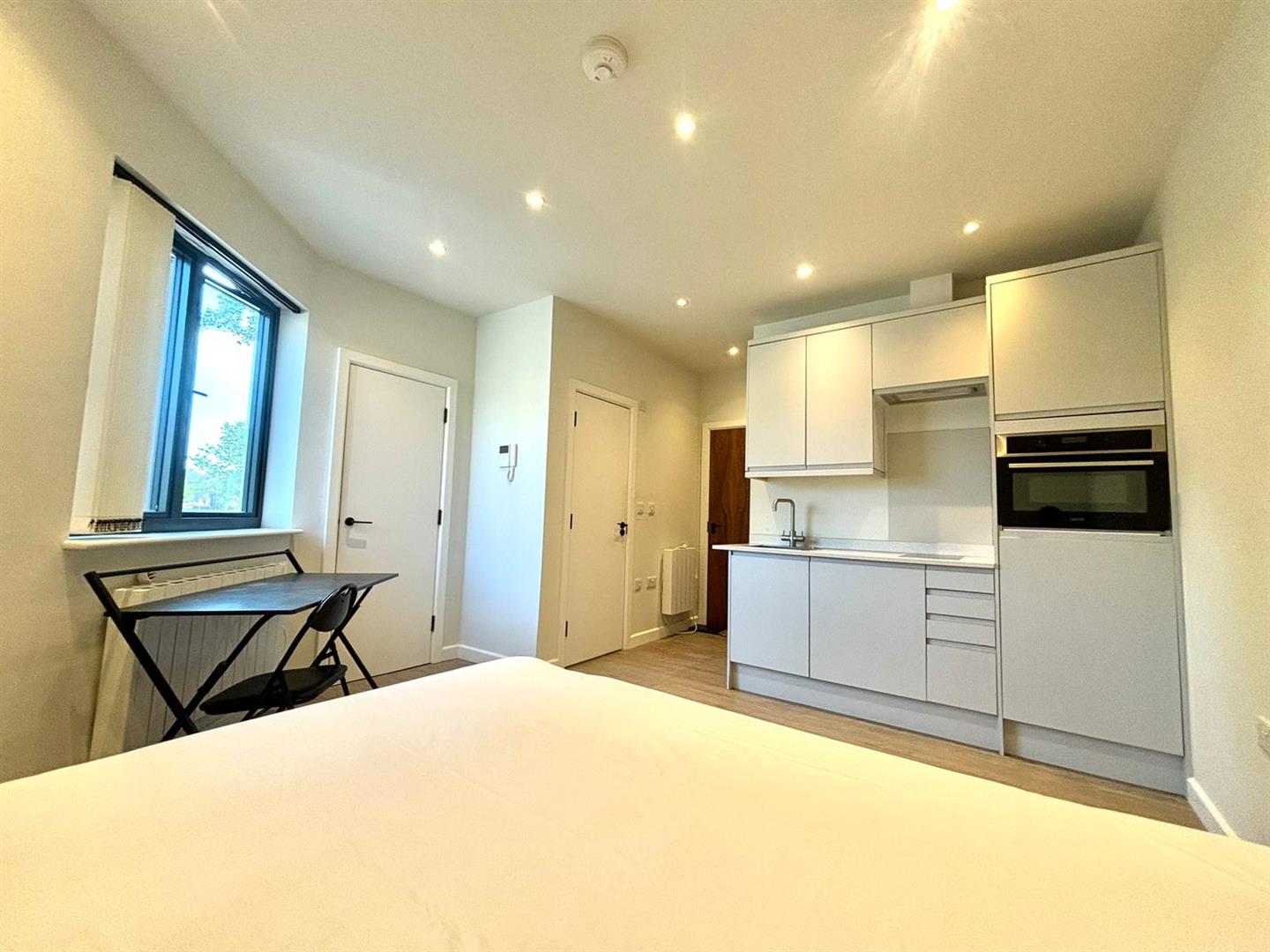 Flat Cowley Road in Greater London