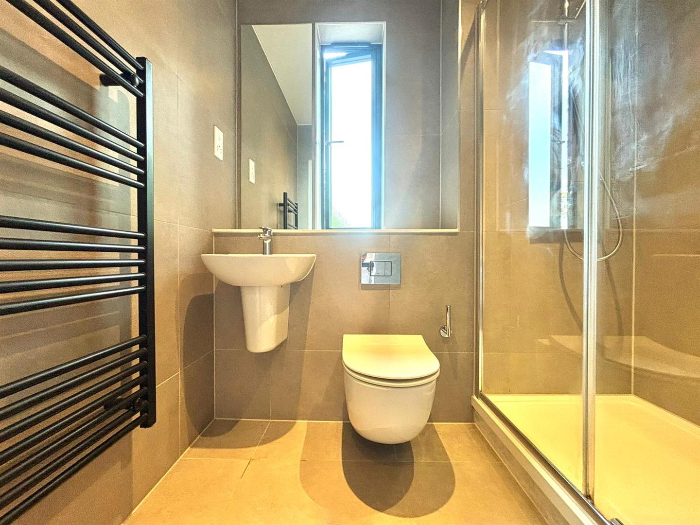 Flat Cowley Road in Greater London