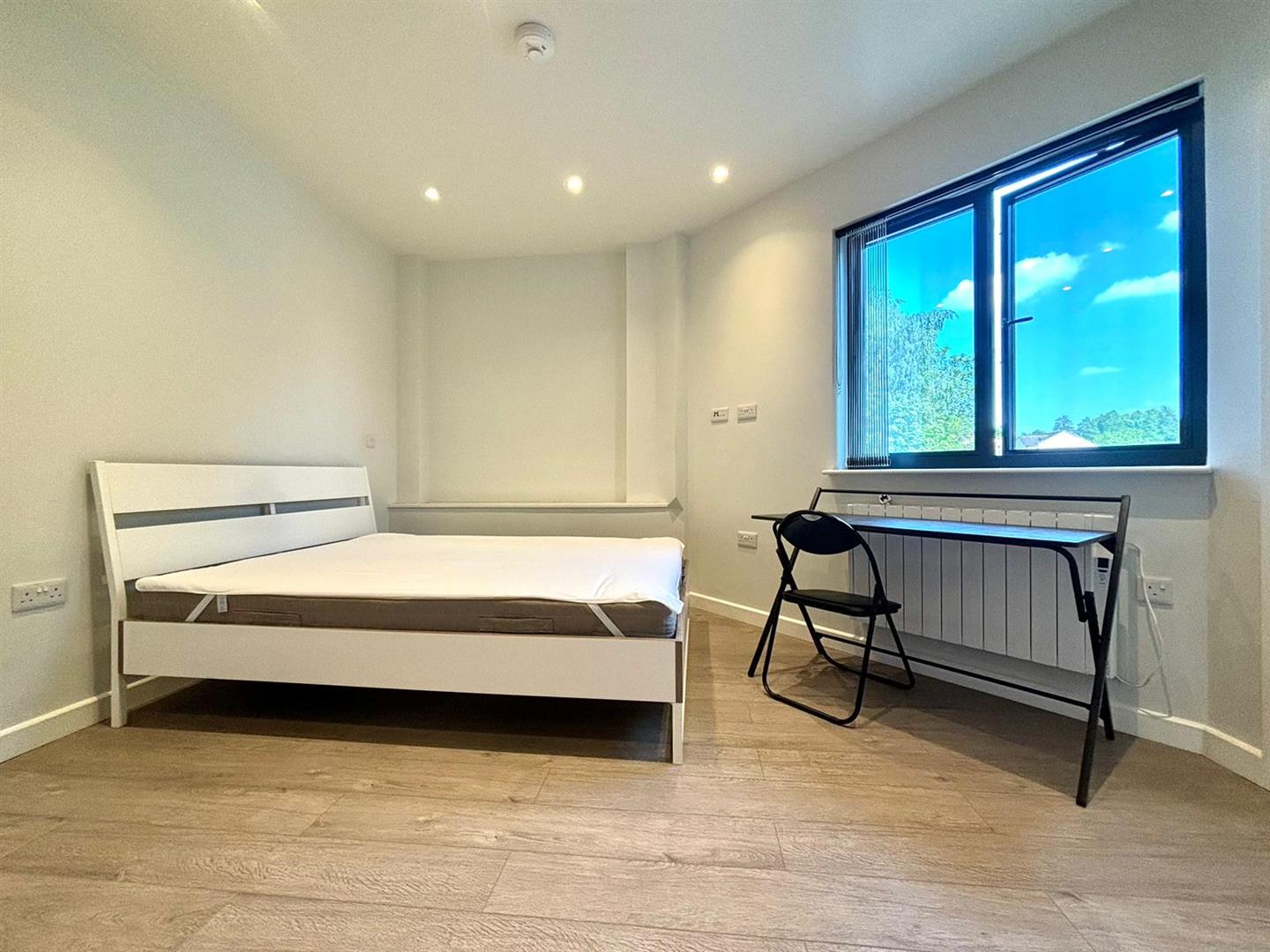Flat Cowley Road in Greater London