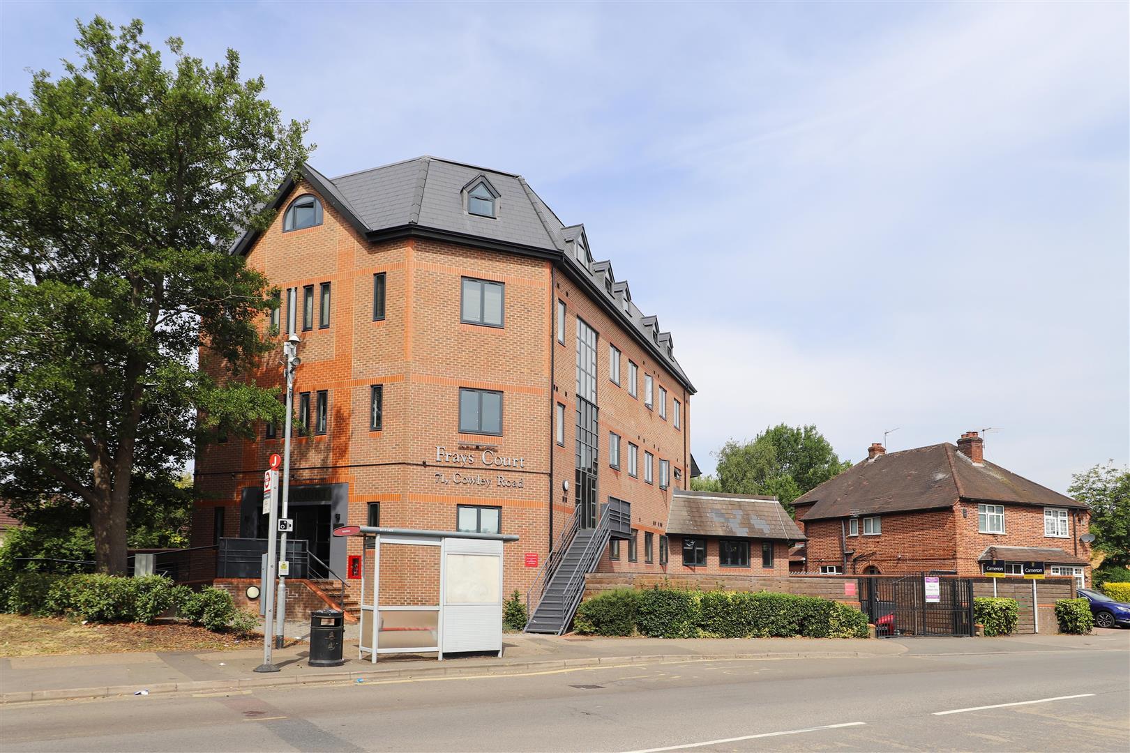 Flat Cowley Road in Greater London