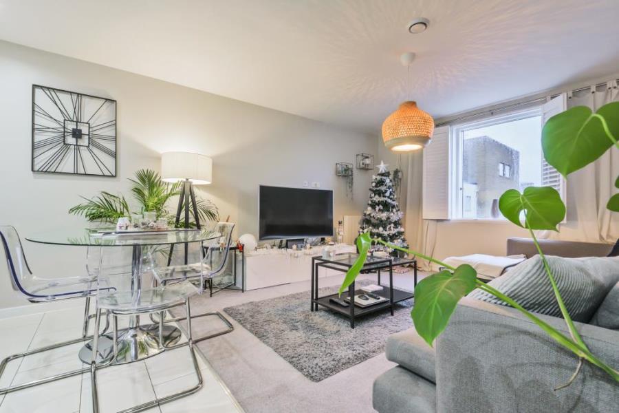 Flat London Road in Surrey Heath