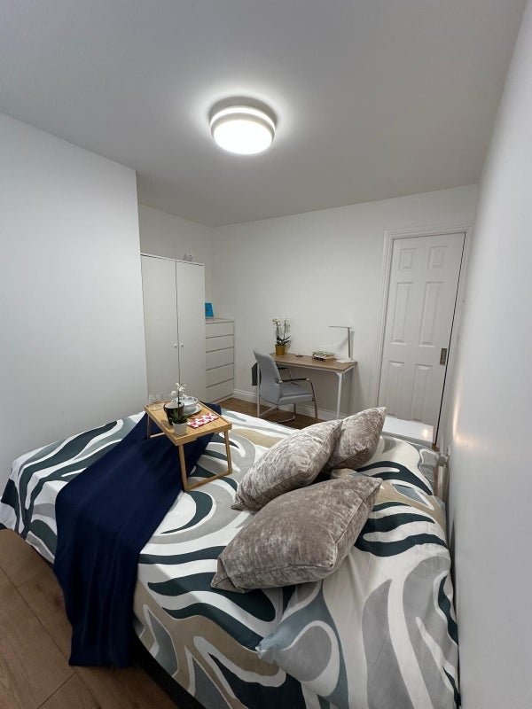 Room East India Way in Greater London