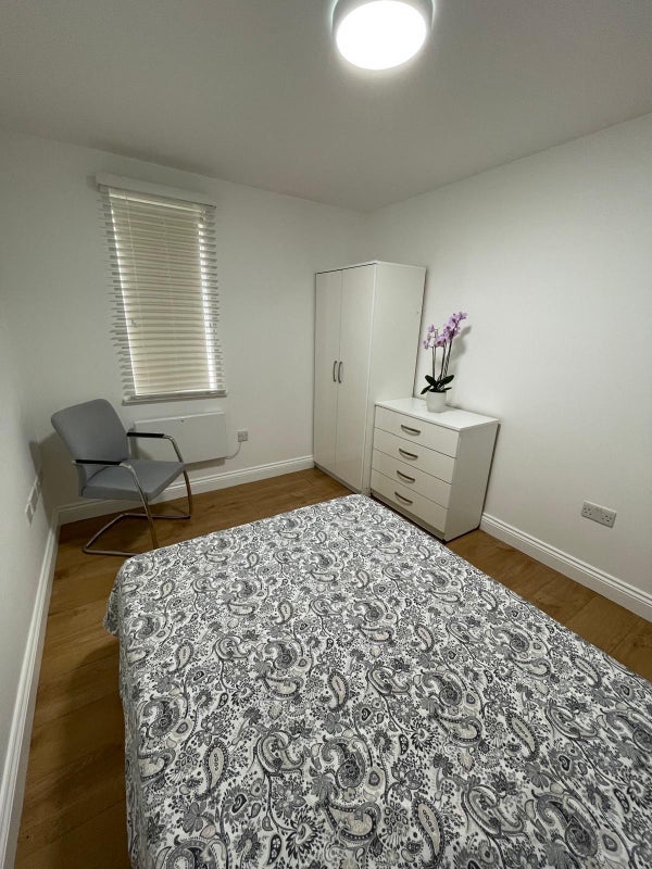 Room East India Way in Greater London