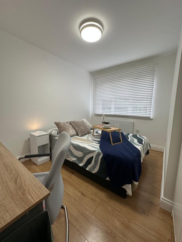 Room East India Way in Greater London